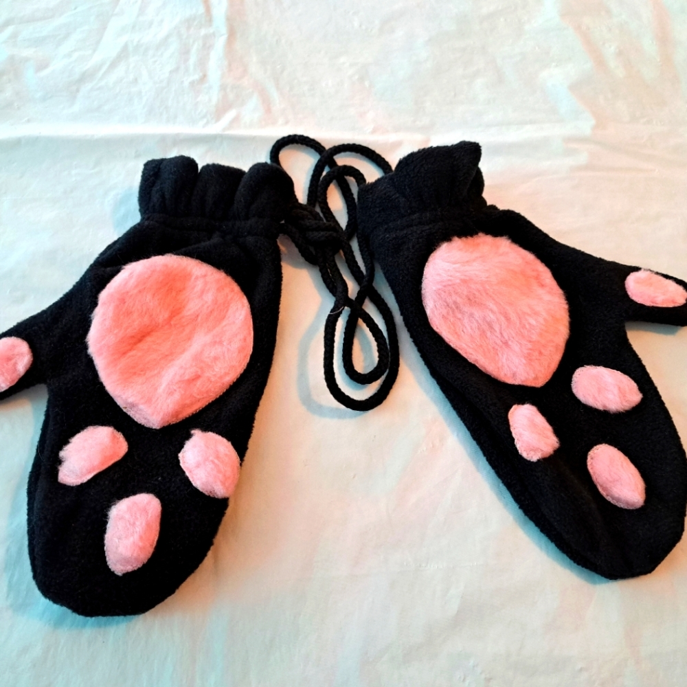 Fleece paw mittens